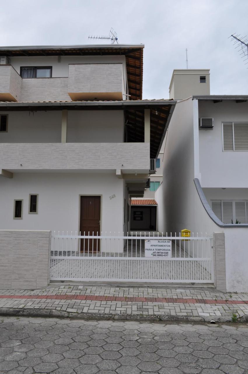 Apartamento Cobertura - 140 Metros Da Praia Бомбиняс Екстериор снимка